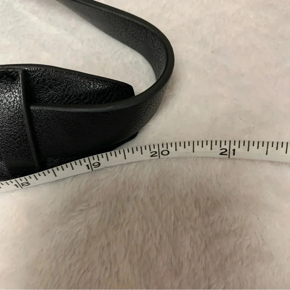 Kenneth Cole Reaction silver fold over purse adjustable strap - Picture 6 of 12